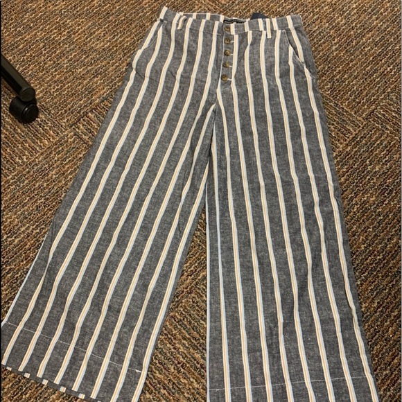 Abercrombie & Fitch Pants - Abercrombie and Fitch crop linen pants